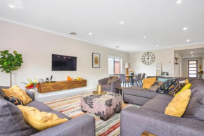 Point Cook Serenity Stay 4 Bedrooms